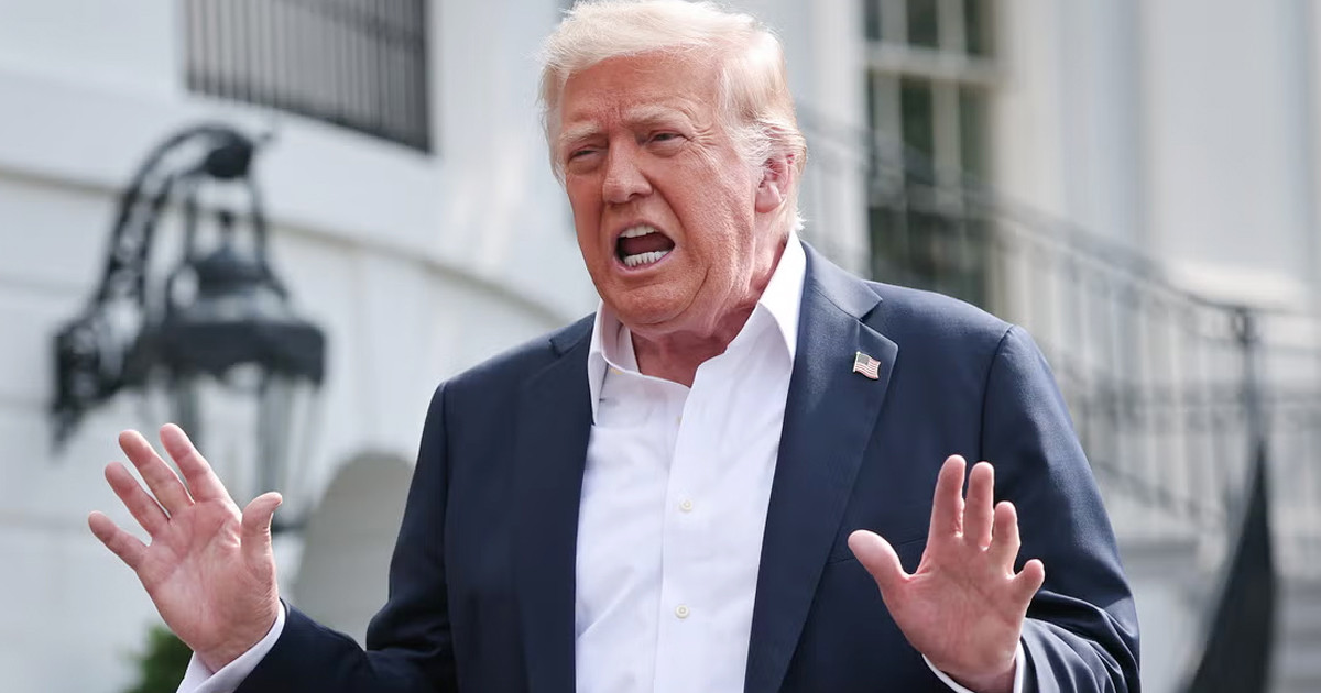 যুদ্ধংদেহী ট্রাম্প: বিদেশি আগ্রাসন নাকি ২০২৬ নির্বাচন ঠেকানোর কৌশল?