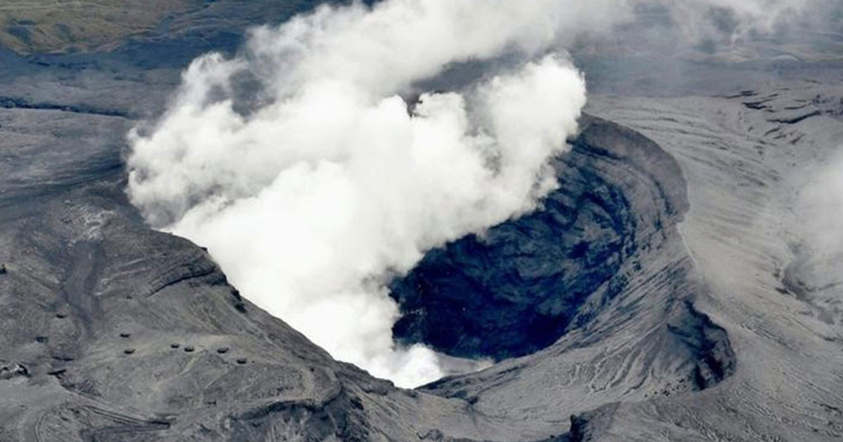 জাপানে আগ্নেয়গিরির কাছে পর্যটকবাহী হেলিকপ্টার নিখোঁজ; উদ্ধার অভিযান চালানো হচ্ছে