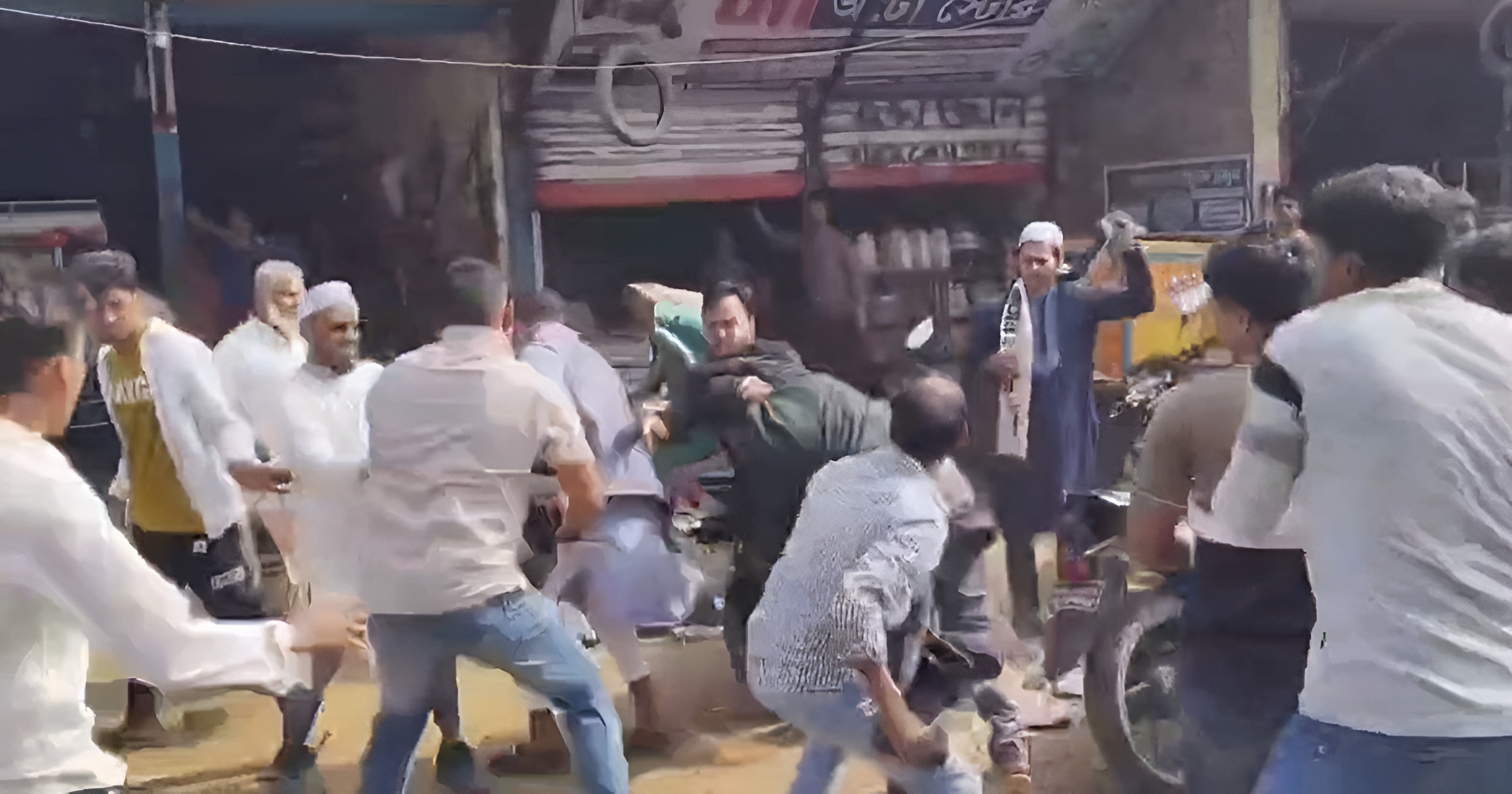 ফেসবুক স্ট্যাটাসকে কেন্দ্র করে বিএনপি-জামায়াত সংঘর্ষ, আহত ১২