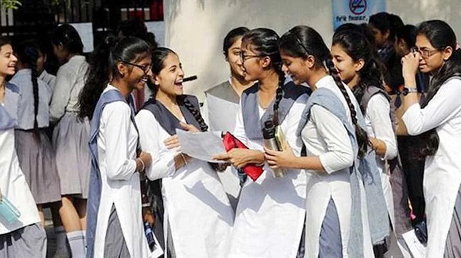 মাধ্যমিকেও ছুটির সূচিতে সংশোধনী