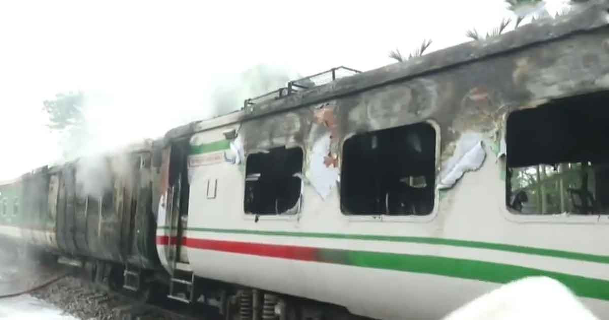 চট্টলা এক্সপ্রেস ট্রেনে আগুন